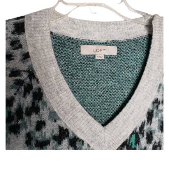 LOFT Leopard Print V-Neck Sweater - Size: XS - Picture 3 of 9